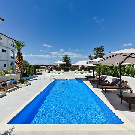 Mediterraneo Garden Apartments เพทรอซาเน ภายนอก รูปภาพ