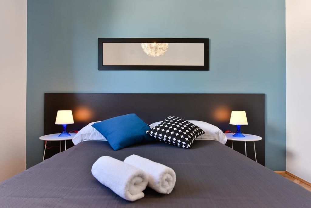 Mediterraneo Garden Apartments เพทรอซาเน ภายนอก รูปภาพ