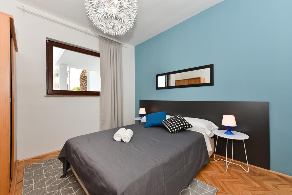 Mediterraneo Garden Apartments เพทรอซาเน ภายนอก รูปภาพ