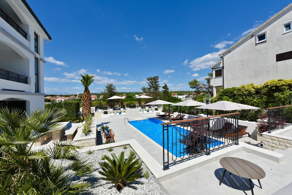 Mediterraneo Garden Apartments เพทรอซาเน ภายนอก รูปภาพ