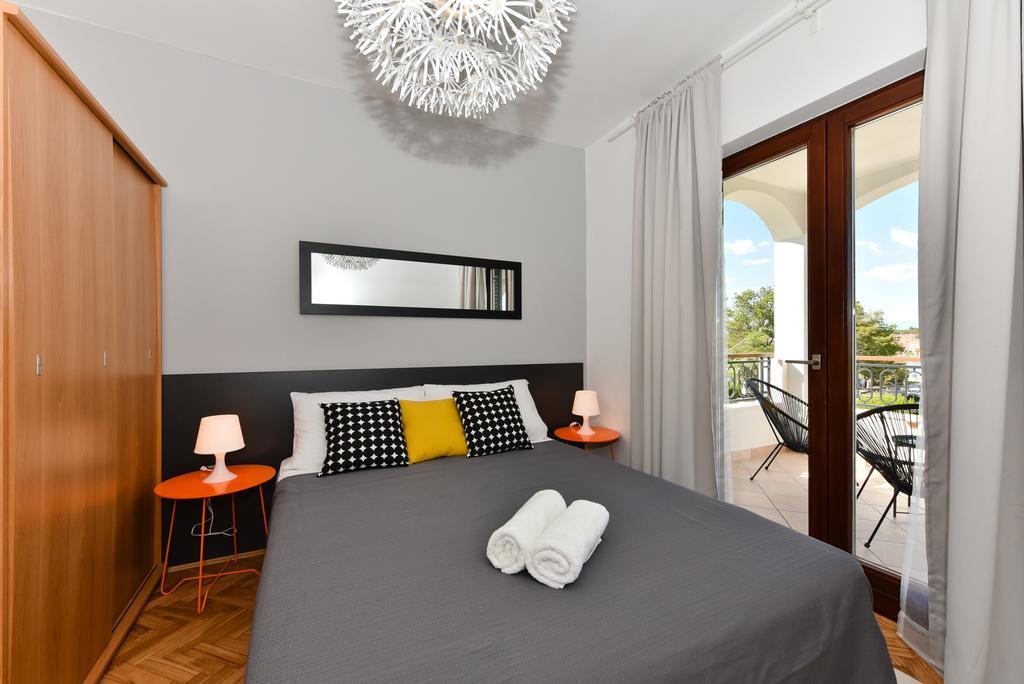 Mediterraneo Garden Apartments เพทรอซาเน ภายนอก รูปภาพ