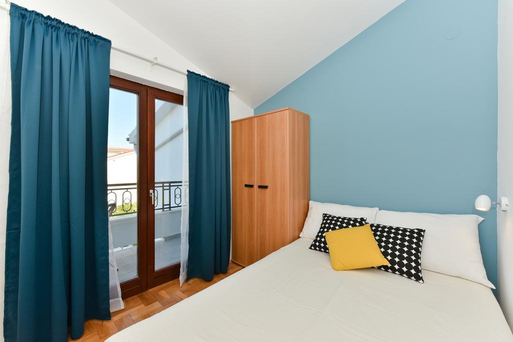 Mediterraneo Garden Apartments เพทรอซาเน ภายนอก รูปภาพ