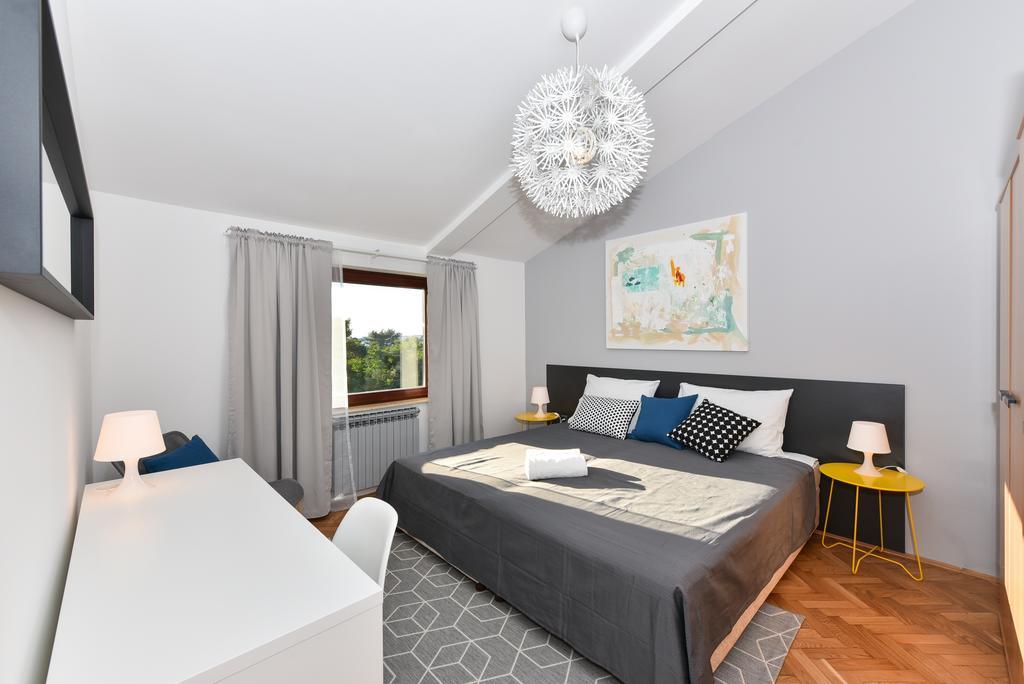 Mediterraneo Garden Apartments เพทรอซาเน ภายนอก รูปภาพ