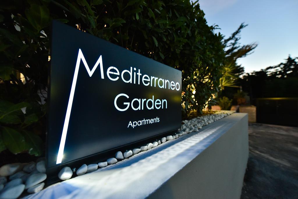 Mediterraneo Garden Apartments เพทรอซาเน ภายนอก รูปภาพ