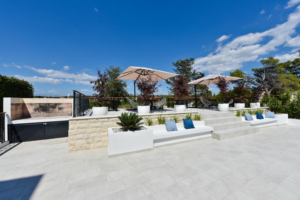 Mediterraneo Garden Apartments เพทรอซาเน ภายนอก รูปภาพ