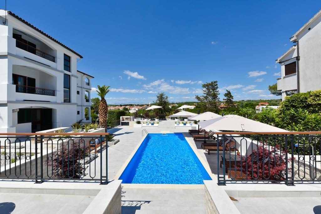 Mediterraneo Garden Apartments เพทรอซาเน ภายนอก รูปภาพ
