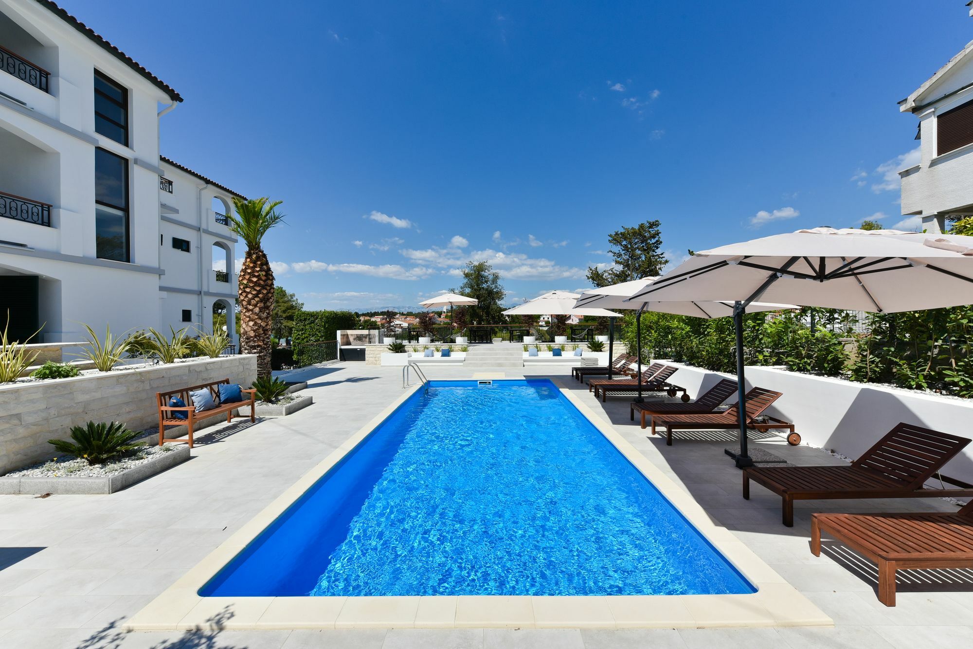 Mediterraneo Garden Apartments เพทรอซาเน ภายนอก รูปภาพ